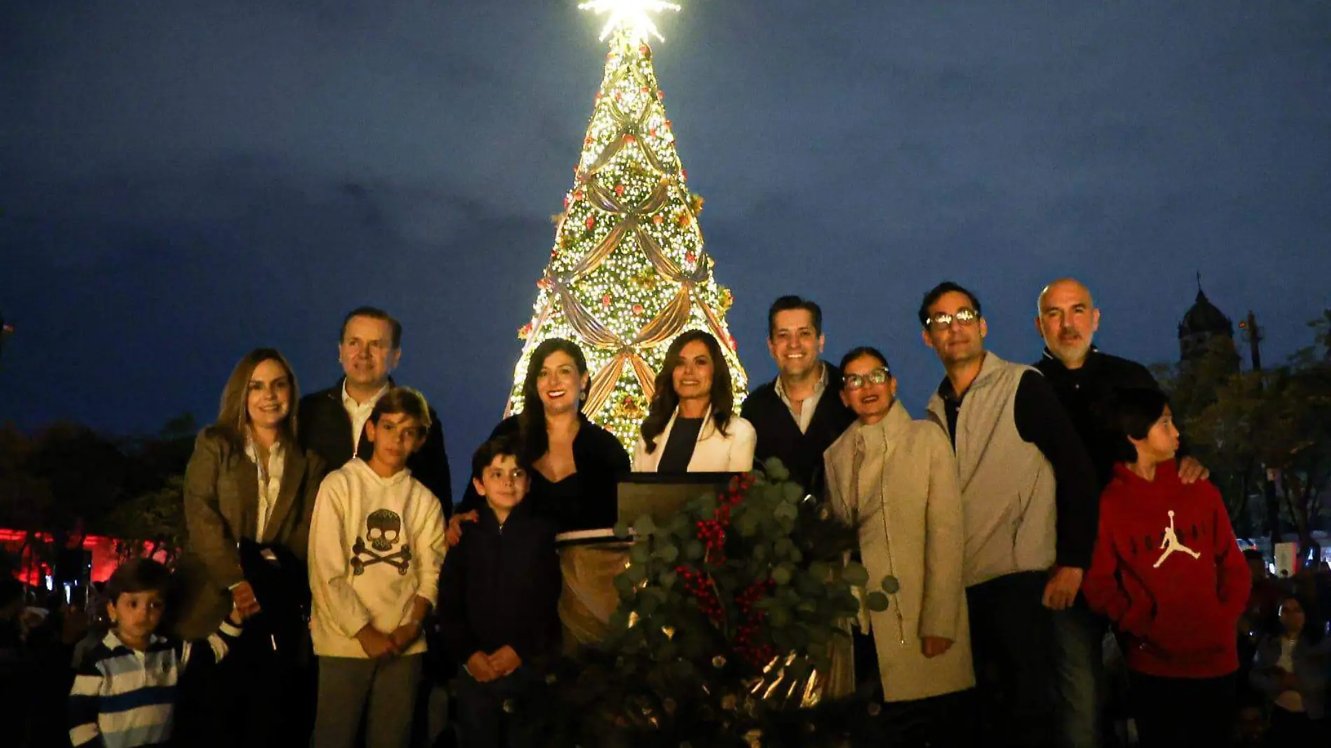 Encendido árbol de navidad en el centro histórico